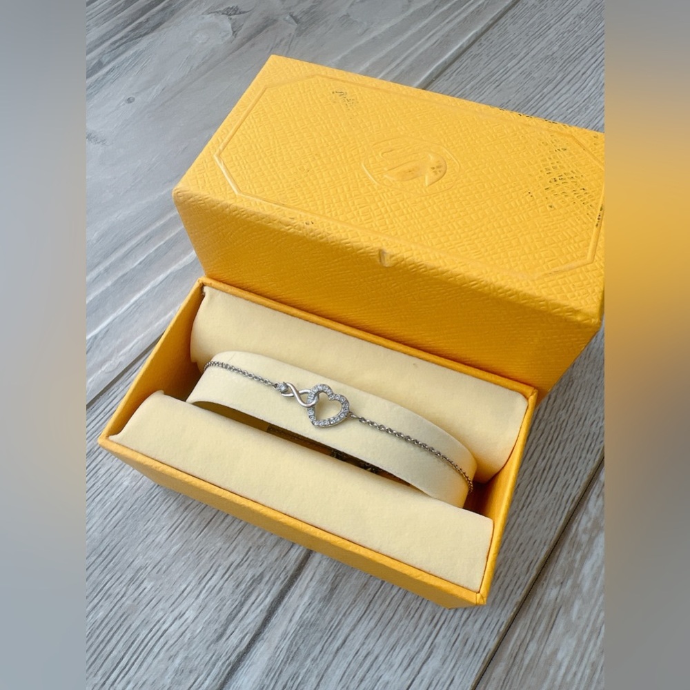 SWAROVSKI Hyperbola bracelet Infinity and heart, White, Rhodium plated - Picture 8 of 11